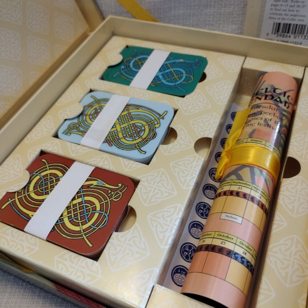 Celtic Oracle Boxed Set - Picture 2 of 14